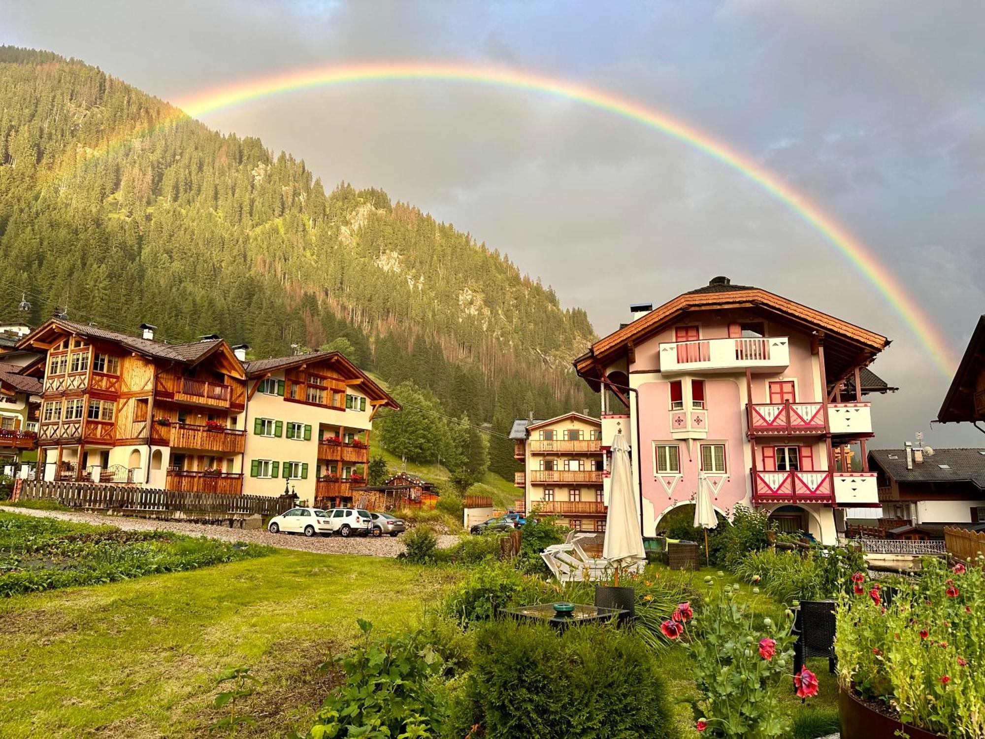 B&B Cesa Planber Mountain View Bike Friendly Canazei Exterior photo