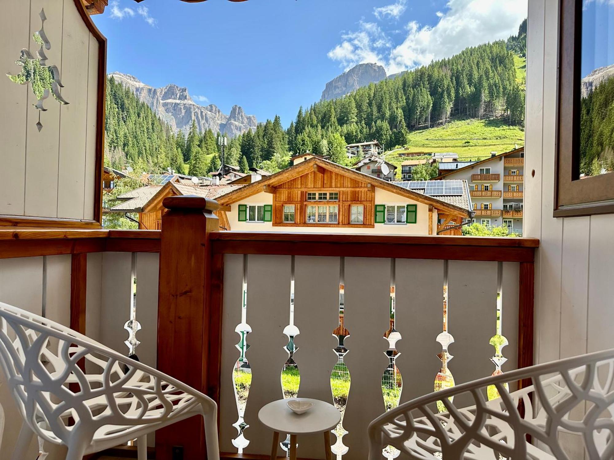 B&B Cesa Planber Mountain View Bike Friendly Canazei Exterior photo